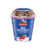 Frucht & Knusper Joghurt Himbeere mit Schokobällchen, 3,9% Fett, 150 gr Becher, Berchtesgadener Land